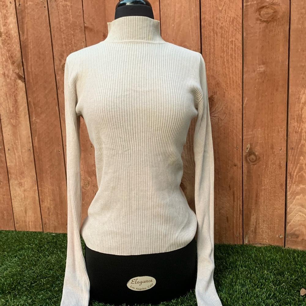 Cream Turtleneck 🤍